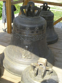 На звонницу храма д.Говорово подняты колокола
