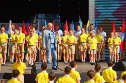 «Дети солнца» встретили В.В.Путина в «Артеке»