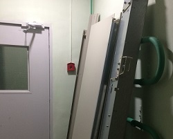 В доме №21 производится замена лифтов